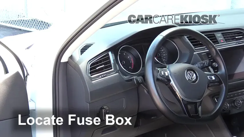 2018 Volkswagen Tiguan SE 2.0L 4 Cyl. Turbo Fuse (Interior)